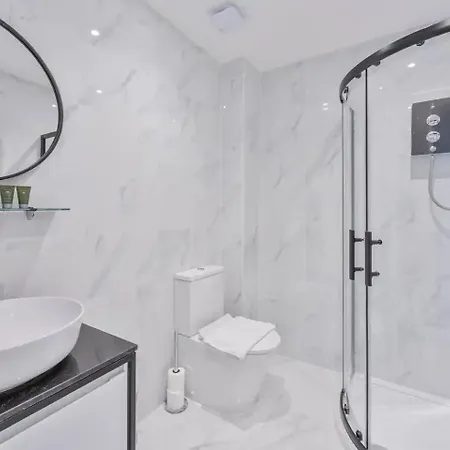 Pass The Keys Flat 4 - Comfy 1 Bedroom: Your Cosy Corner In The