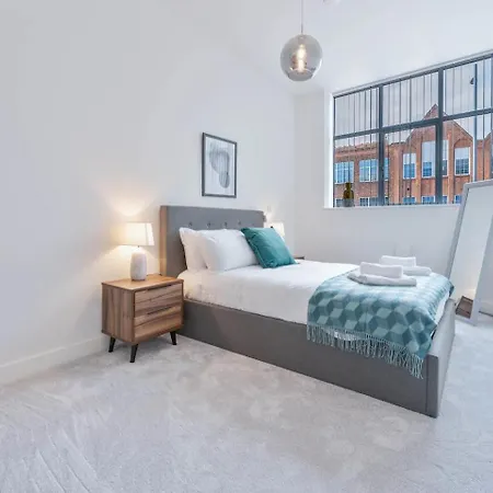 Pass The Keys Flat 4 - Comfy 1 Bedroom: Your Cosy Corner In The Apartment