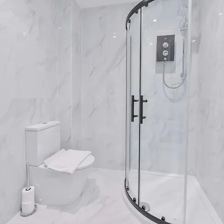 Pass The Keys Flat 4 - Comfy 1 Bedroom: Your Cosy Corner In The Apartment *
